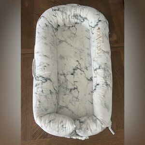 Marble Dock-a-tot deluxe+ (used)